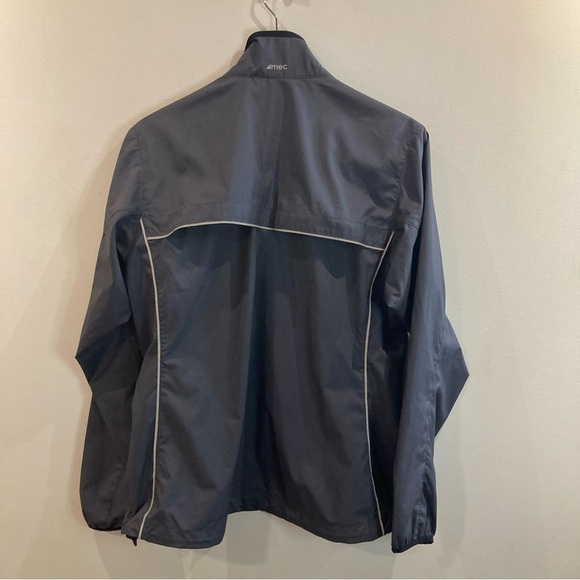 MEC Sz L Super Light Weight Outdoor Hiking Layering Rain Windbreaker Reflectors - Picture 8 of 15